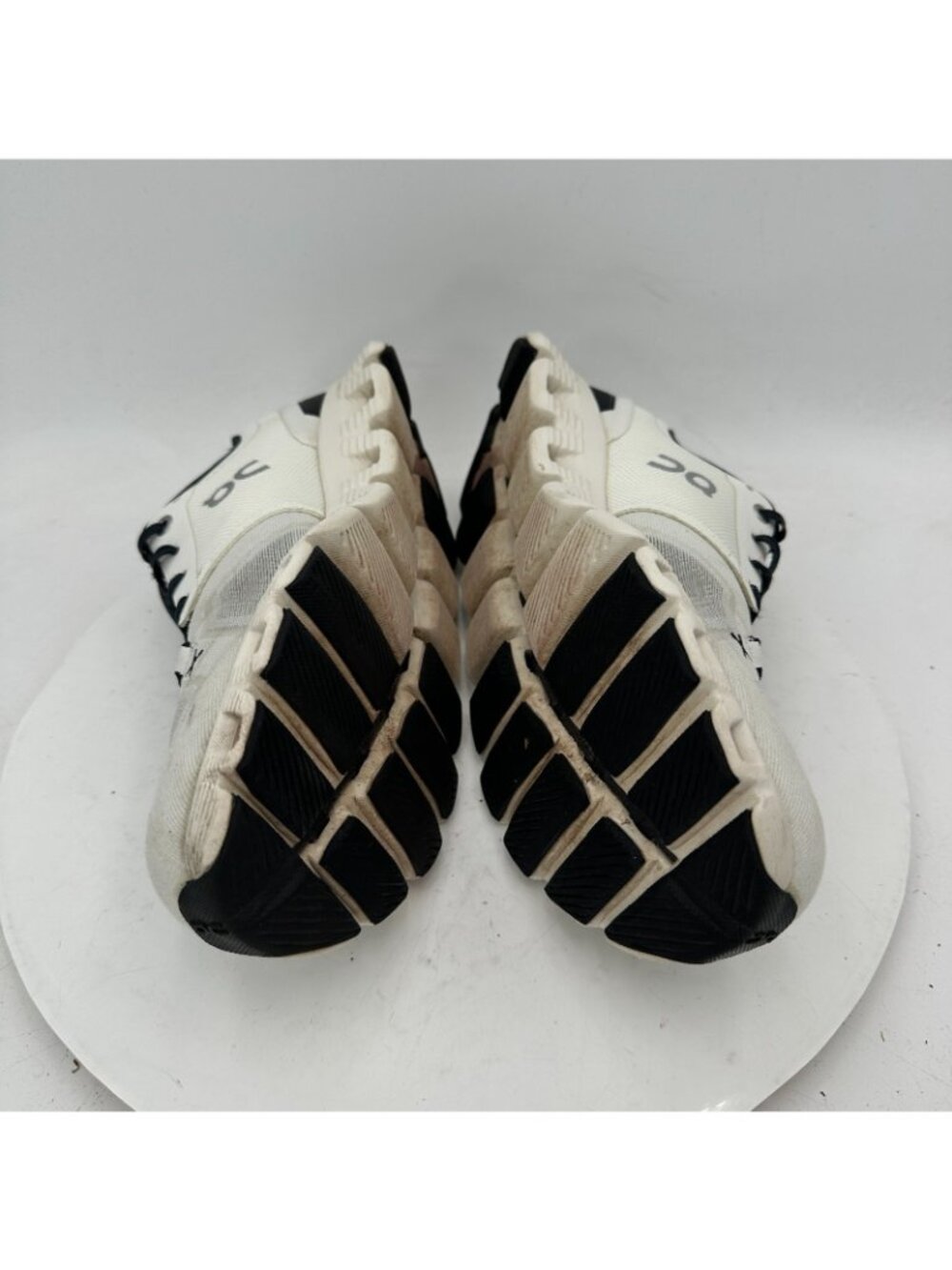 On Cloud X 3 Swiss Engineering Women Size 10  60.98697 White Black Shoes - Picture 7 of 11